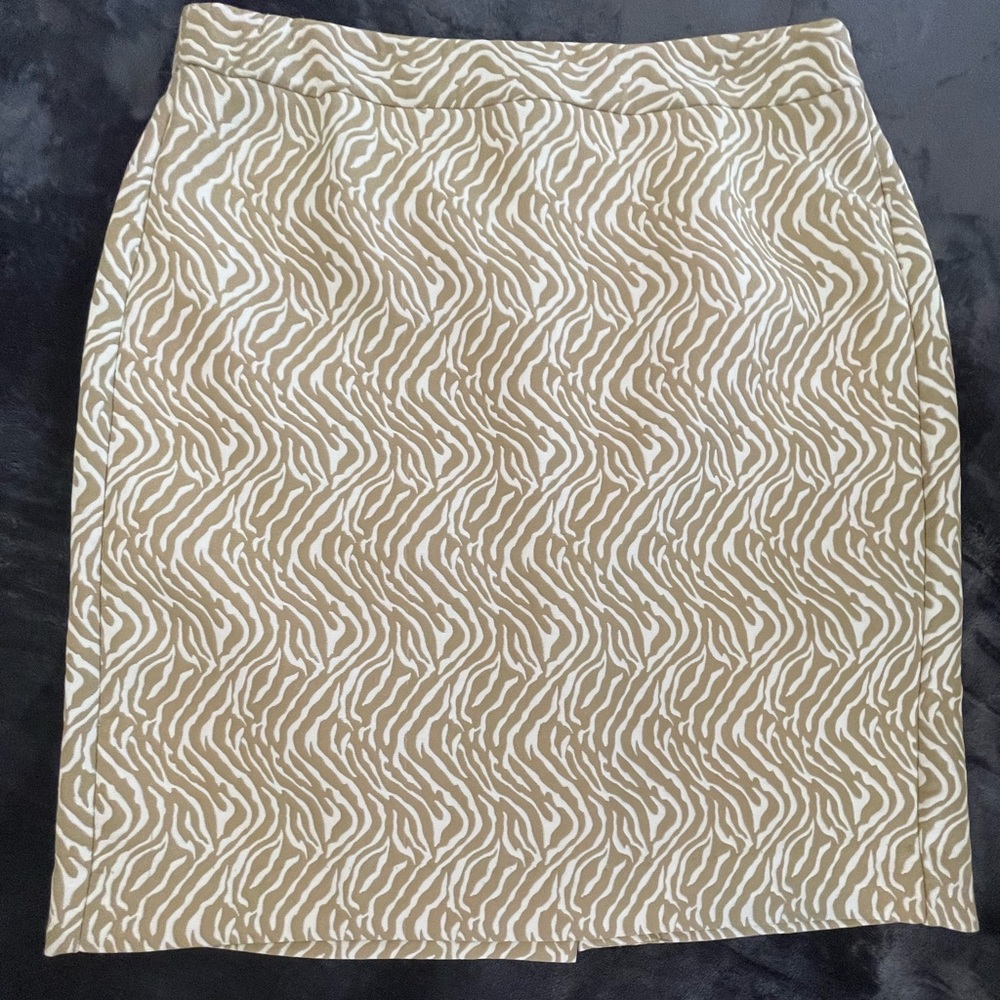 Banana Republic pencil skirt, size 8; gold & cream